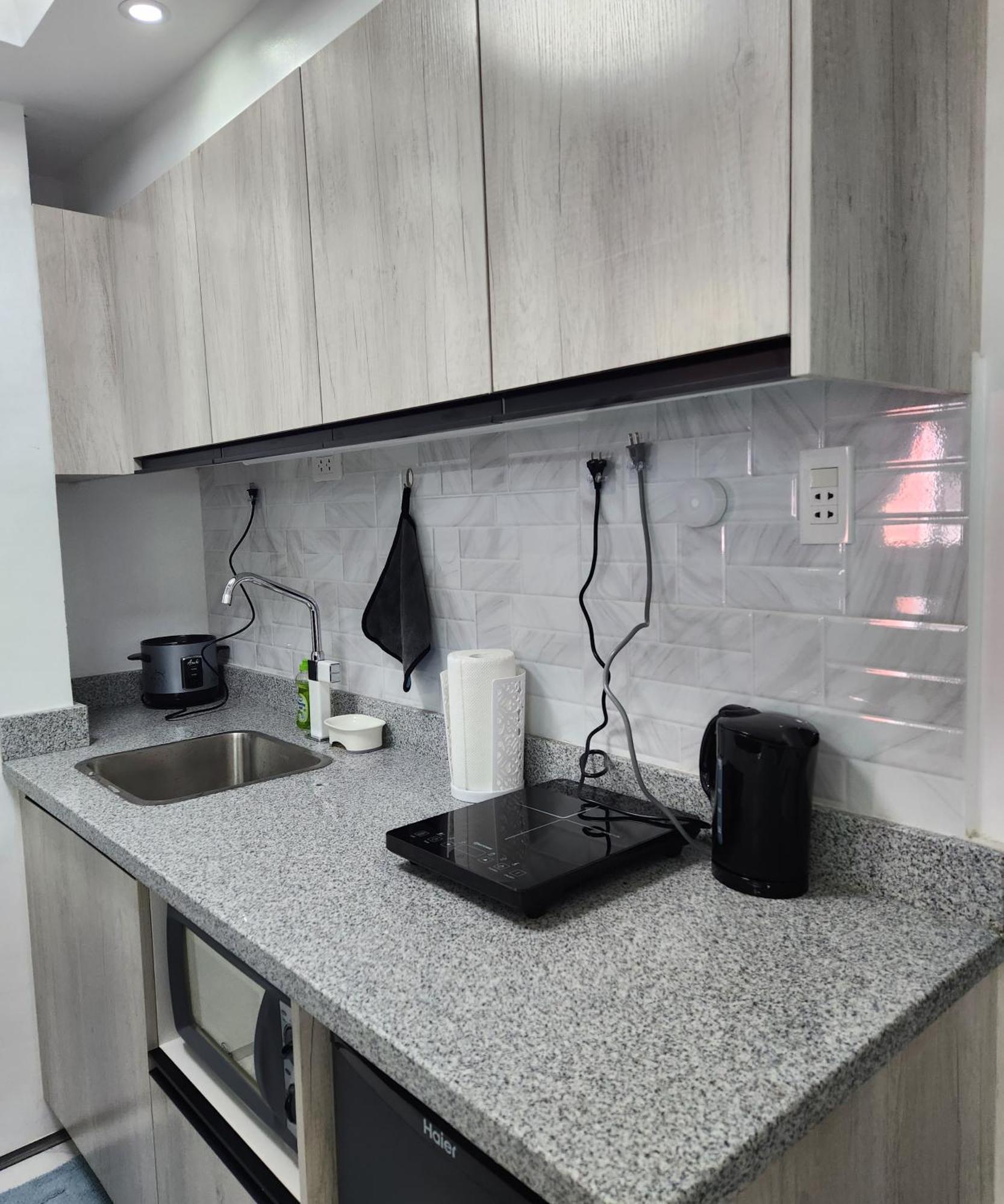 Condo Azur Suites B207 Near Airport, Netflix, Stylish, Cozy With Swimming Pool Lapu-Lapu City Buitenkant foto